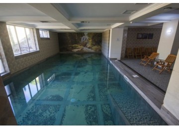 Крытый бассейн  в отеле Вилла Олива-Арт Крым